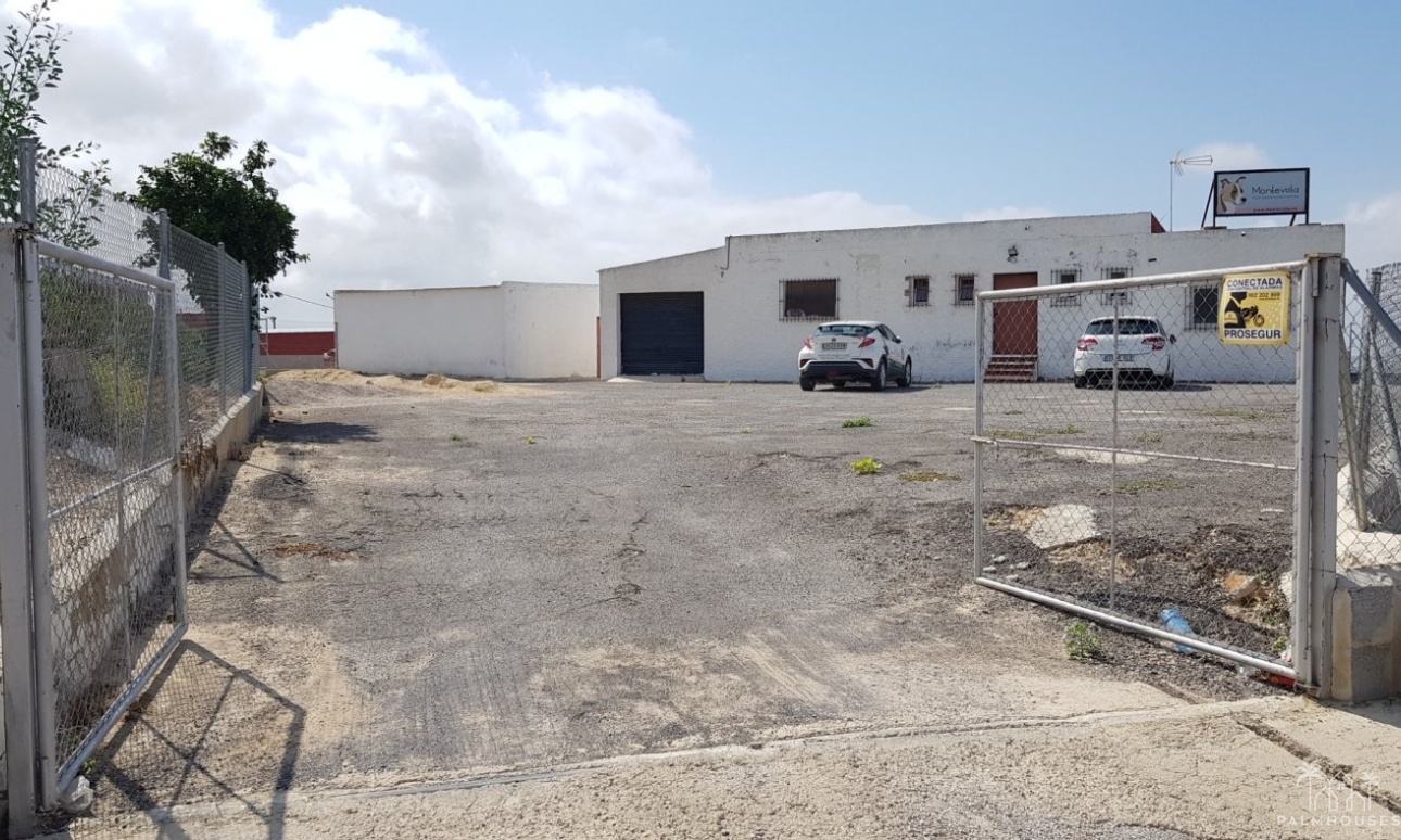 Revente - Finca - Los Montesinos