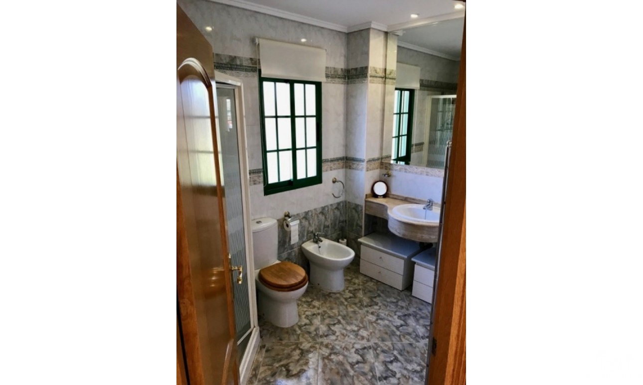 Revente - Villa - Benidorm - Benidorm Centro