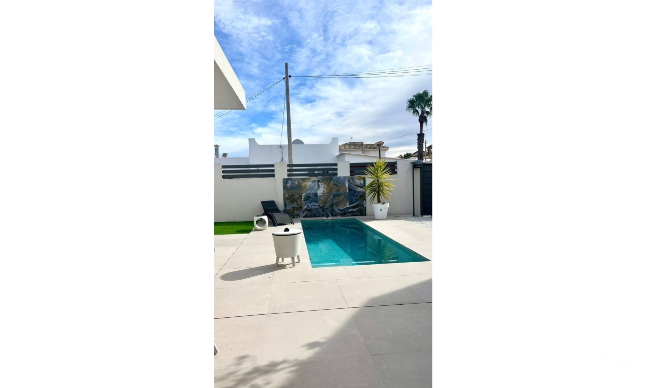 Revente - Villa - San Miguel de Salinas - Urbanizacion Blue Lagoon