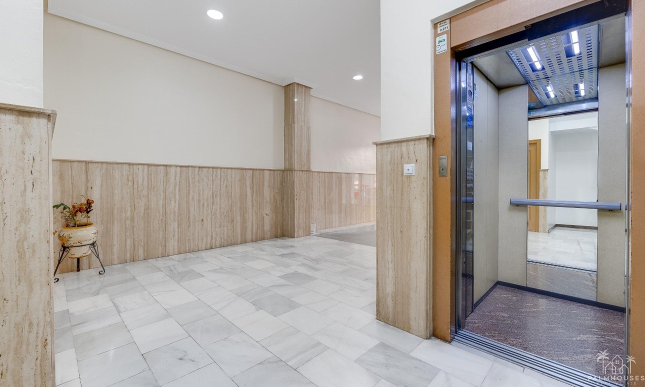 Venta - Apartment - Torrevieja - Paseo maritimo