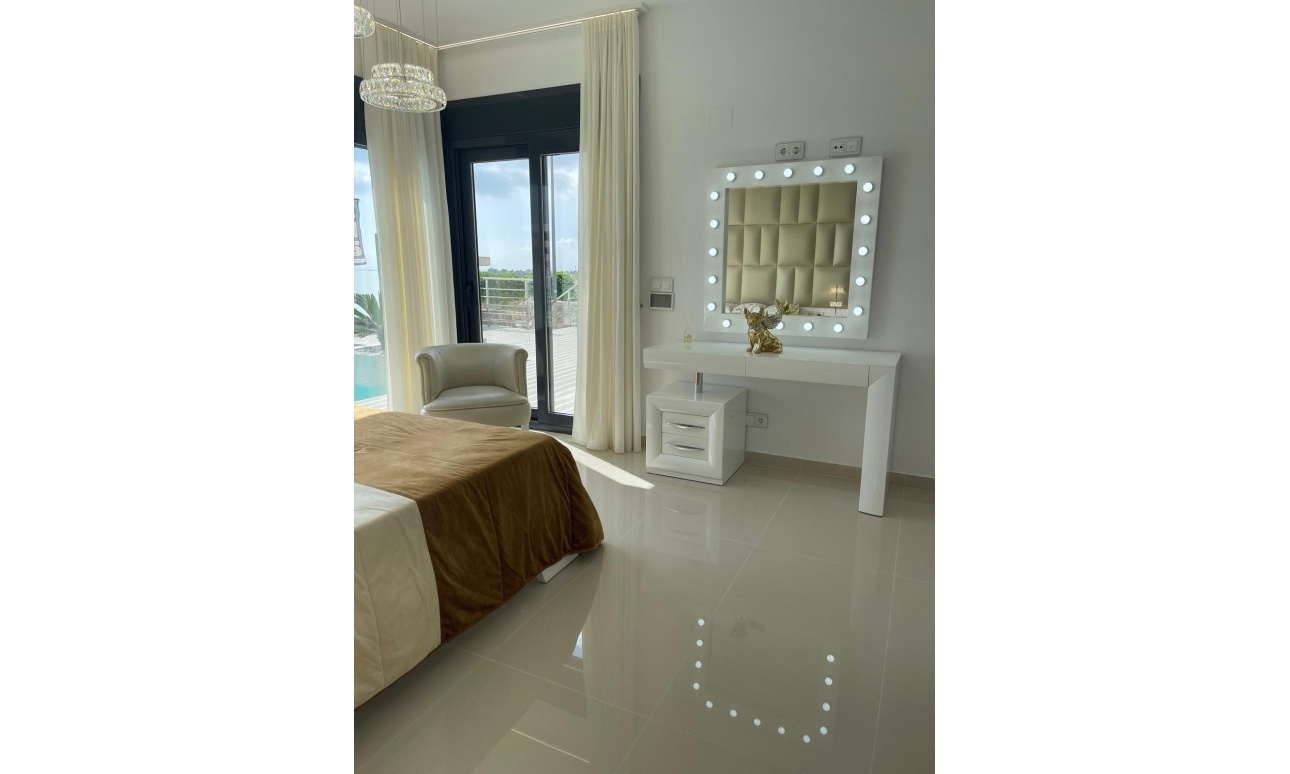 Venta - Villa - San Miguel de Salinas - Altos De San Miguel