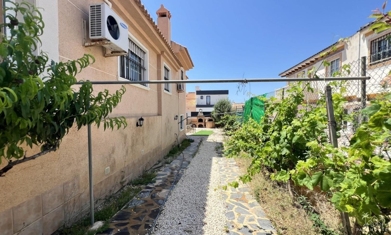 Venta - Villa - Torrevieja - Aguas Nuevas