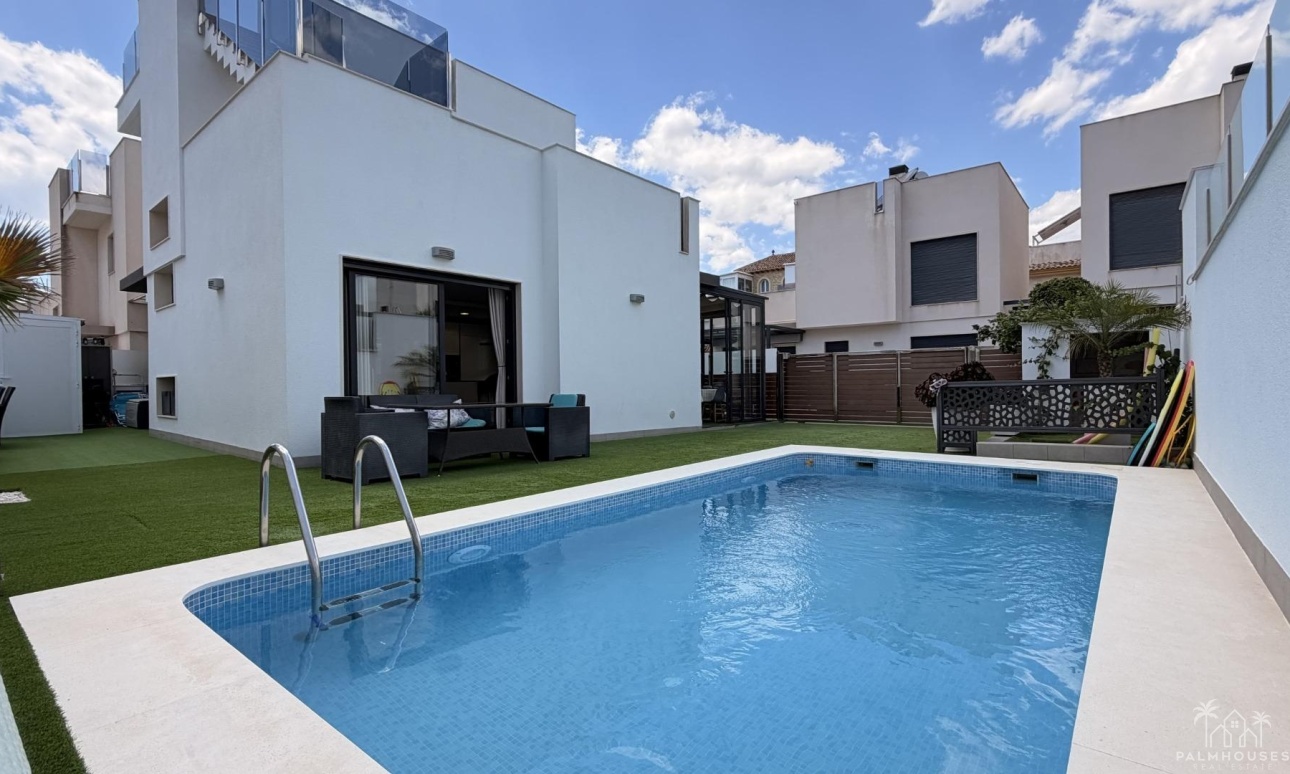 Venta - Villa - Torrevieja - Aguas Nuevas