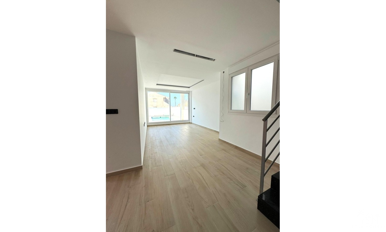 Venta - Villa - Torrevieja - Aguas Nuevas