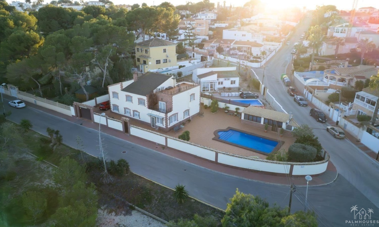 Venta - Villa - Torrevieja - Los Balcones