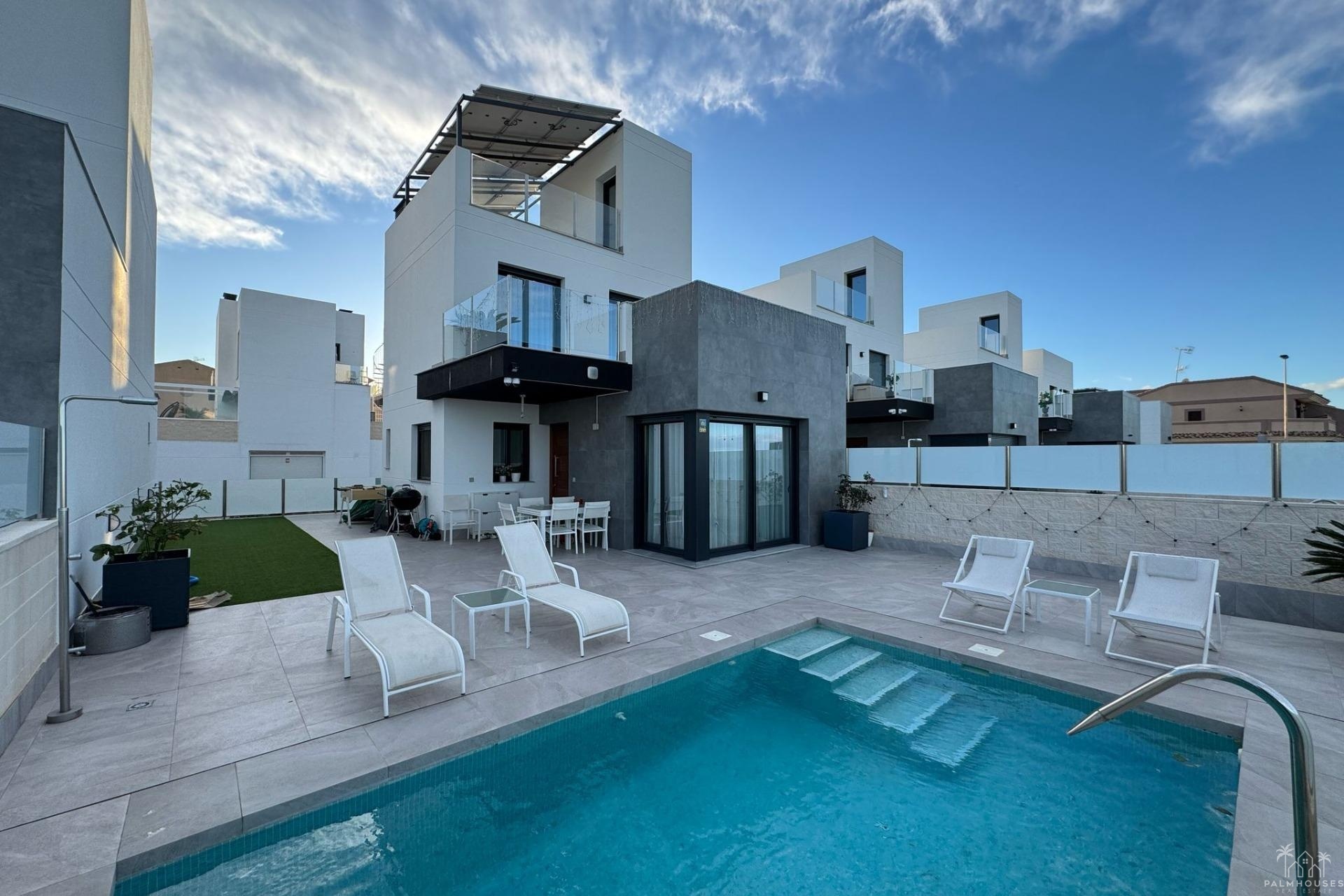 Venta - Villa - Torrevieja - Los Balcones