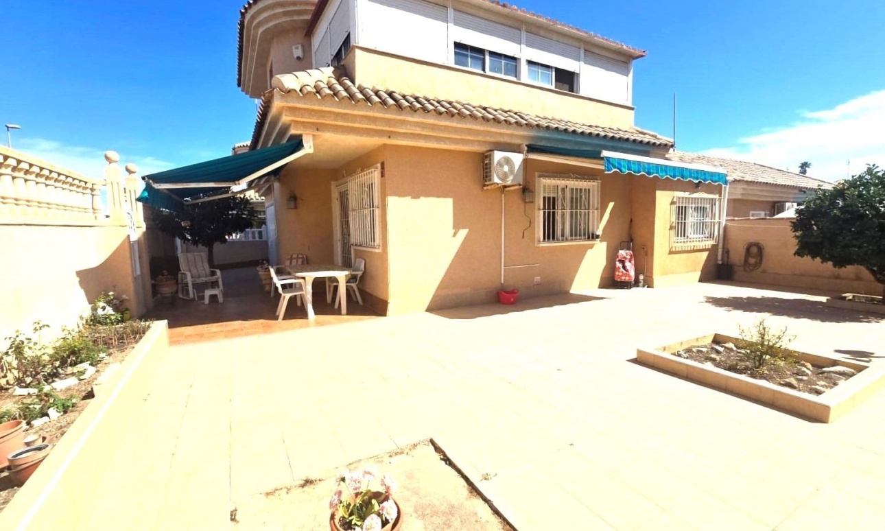 Venta - Villa - Torrevieja - Los Balcones