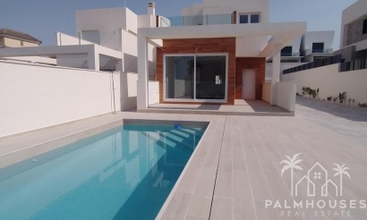 Villa - Herverkoop - Torrevieja - Aguas Nuevas
