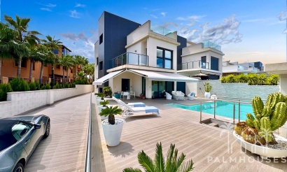 Villa - Resale - San Miguel de Salinas - Bellavista