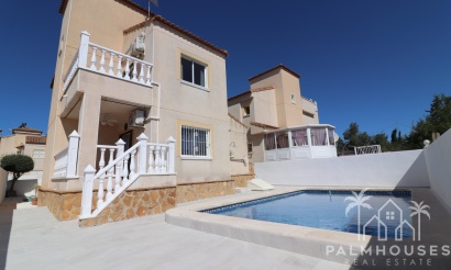 Villa - Venta - San Miguel de Salinas - Lake View Mansions