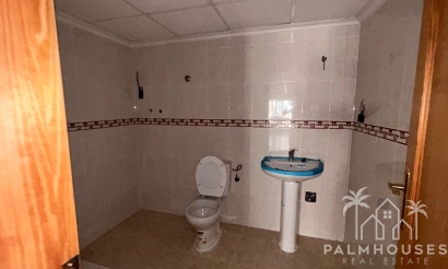 Resale - Commercial - Jacarilla