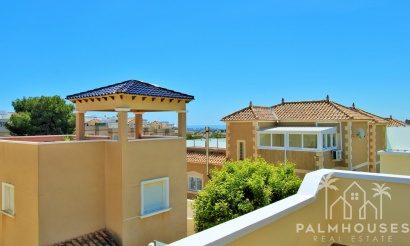 Resale - House - Villamartin