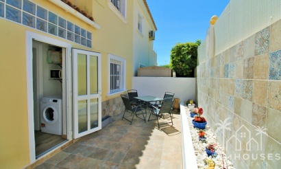 Resale - House - Villamartin