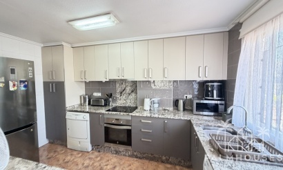 Resale - House - La Zenia