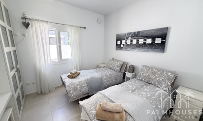 Resale - Villa - Mil Palmeras
