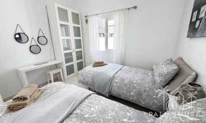 Resale - Villa - Mil Palmeras