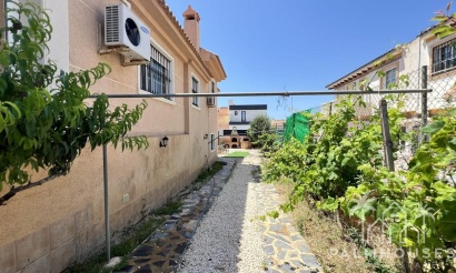 Revente - Villa - Torrevieja - Aguas Nuevas