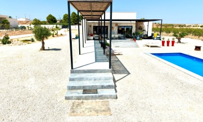 Resale - Villa - Pinoso