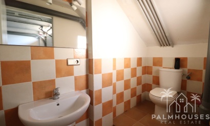 Resale - House - Redován