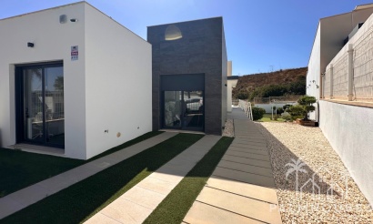 Resale - Villa - San Miguel de Salinas - Inland
